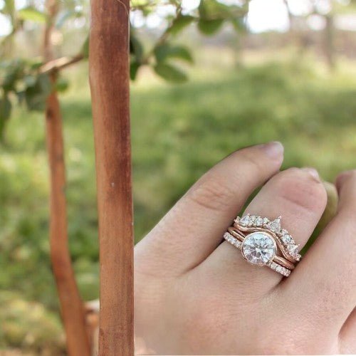 Woman Curved Wedding Bands - Raphana Jewellery